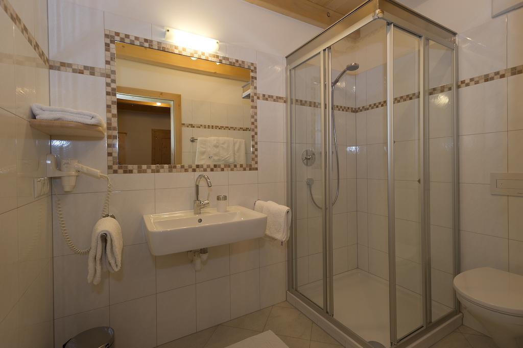 Appartments Jagerhof Braies  Pokoj fotografie