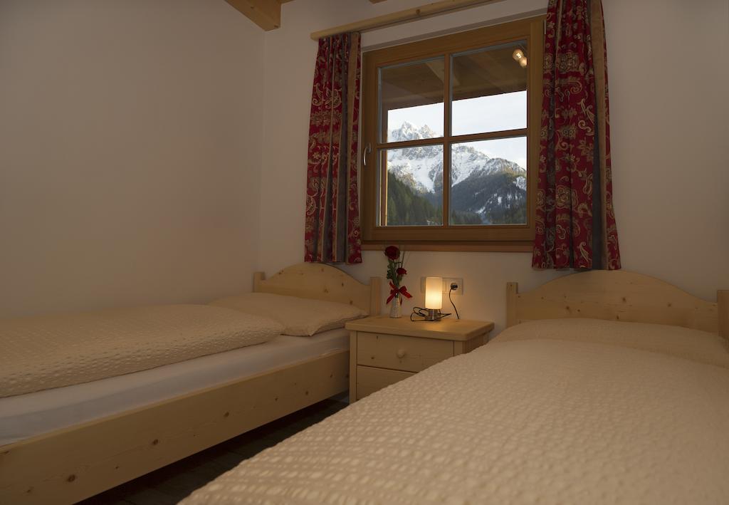 Appartments Jagerhof Braies  Pokoj fotografie